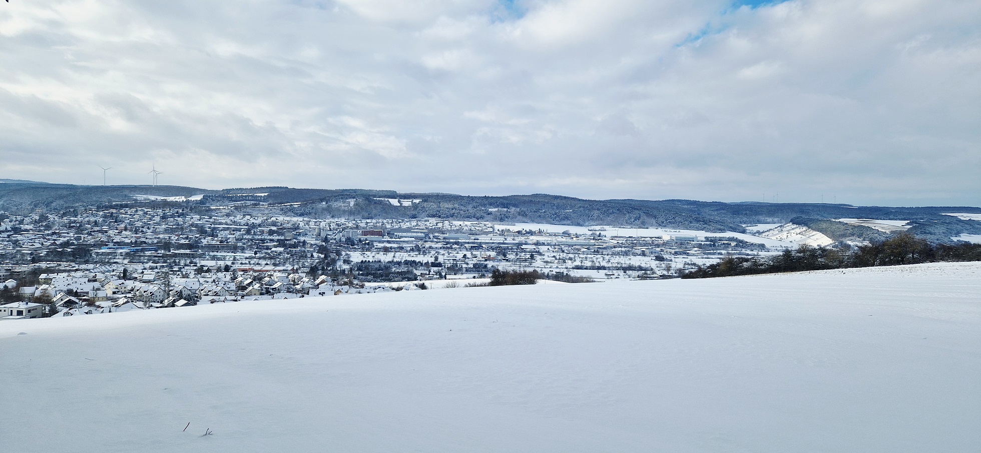 Blick auf das verschneite Tauberbischofsheim